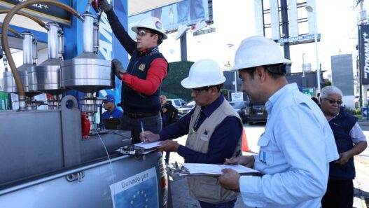 Las autoridades han comenzado una campaña de verificación para evitar la especulación en los precios de los combustibles. (FOTO: MINECO / AUN)