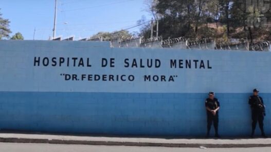 Muchos pacientes se ven obligados a viajar desde departamentos lejanos hasta la capital para recibir atención o medicamentos en el Hospital Federico. (Foto: Archivo / AUN)