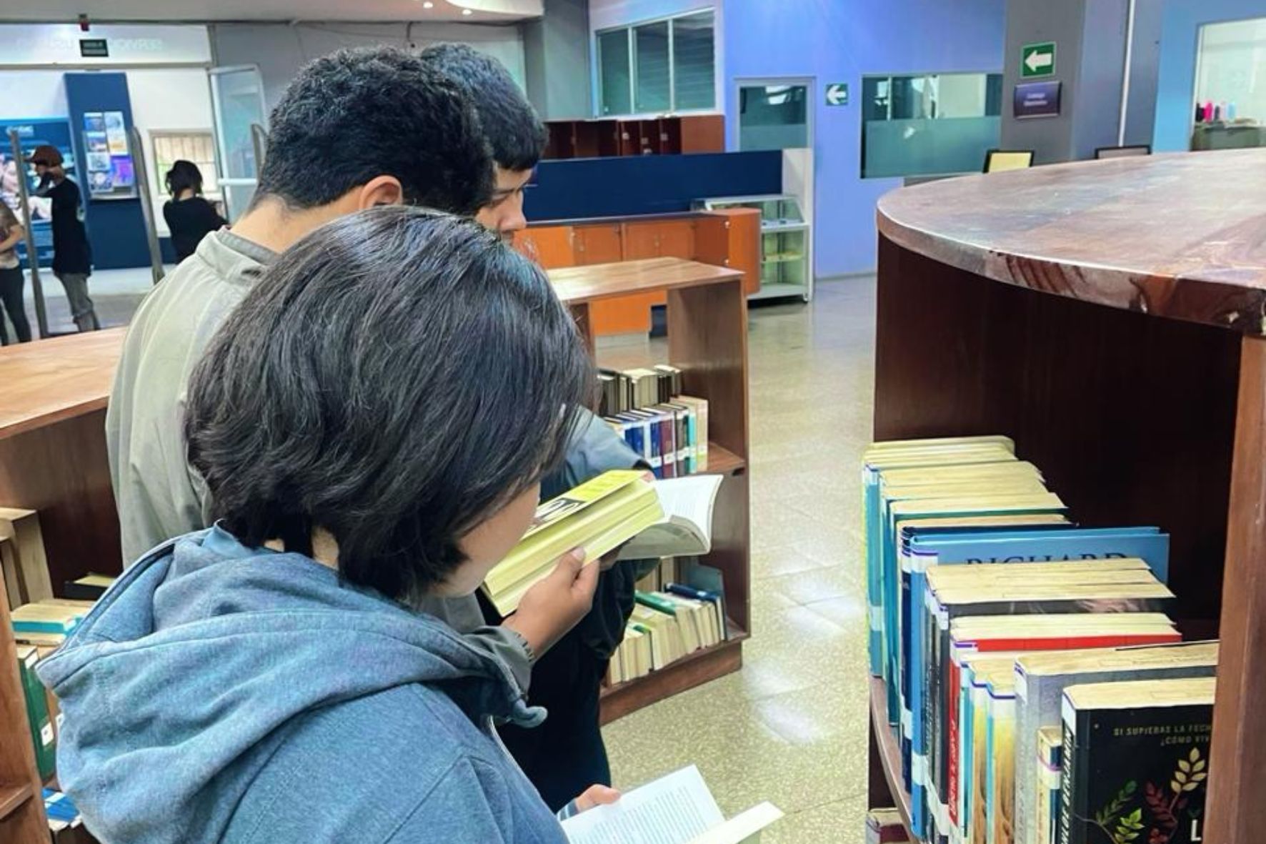 La biblioteca universitaria ofrece una serie de servicios que ayudan a fomentar la lectura. (Foto: Allison Bonilla / AUN)