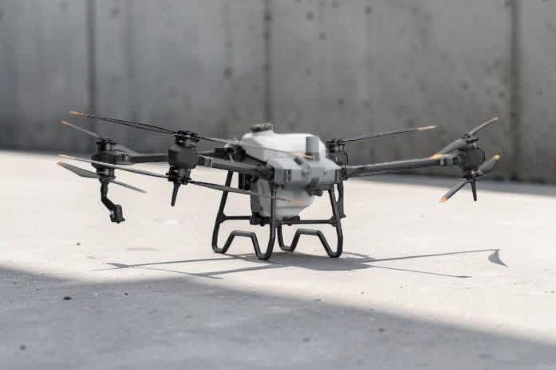 El uso de drones está sujeto a límites de altura y restricciones establecidas por la Dirección General de Aeronáutica Civil. (Foto: Universal Films / AUN)