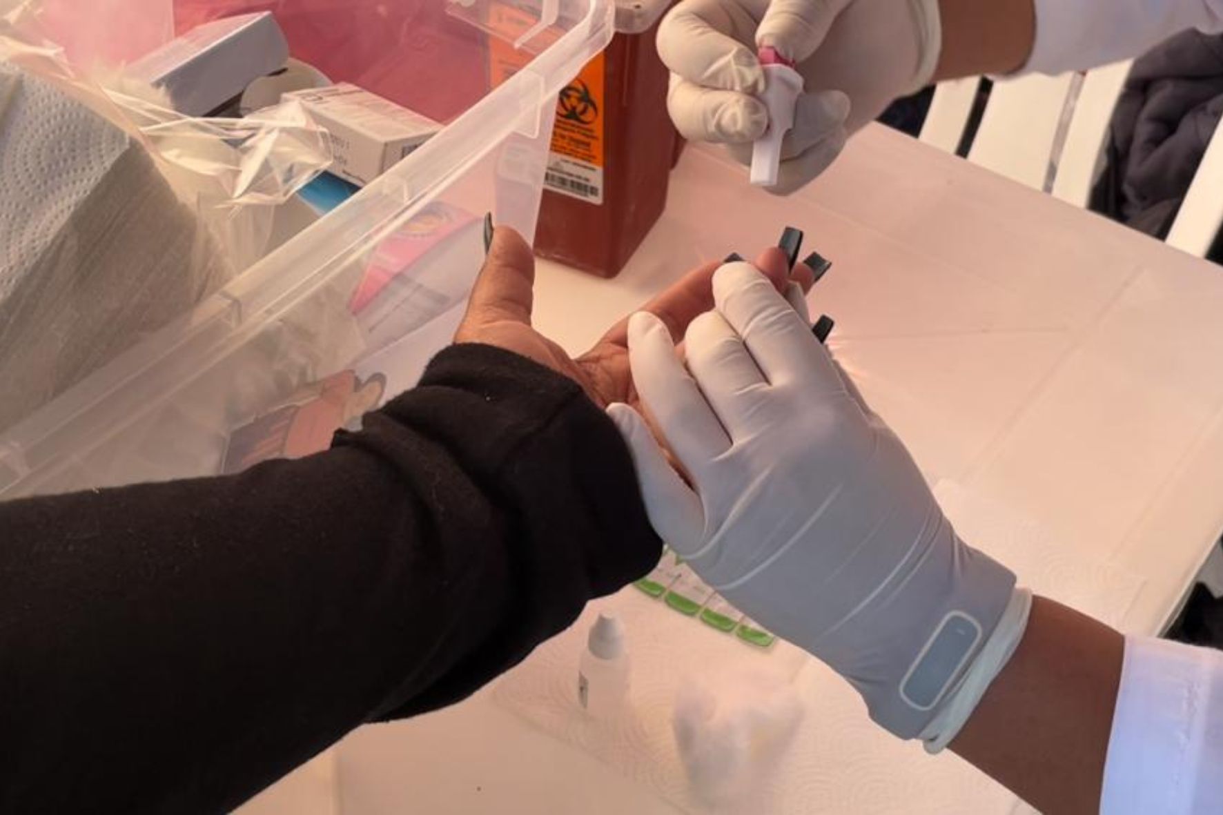 Los pacientes que han sido diagnosticados con VIH pueden acudir a centros asistenciales para recibir medicación específica. (Foto: IGSS / AUN)