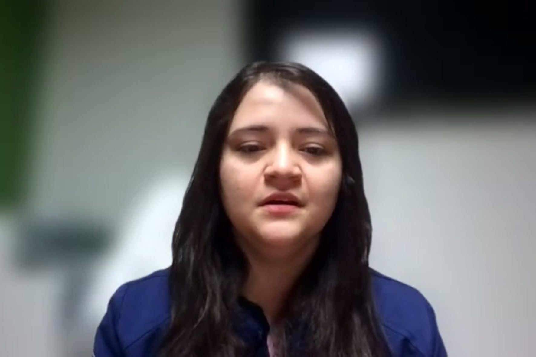 Dinora Córdova, medica del Área de Infectología del IGSS, señala que las personas con más riesgo son aquellas que no cuentan con un esquema de vacunación completo. (Foto: IGSS / AUN)