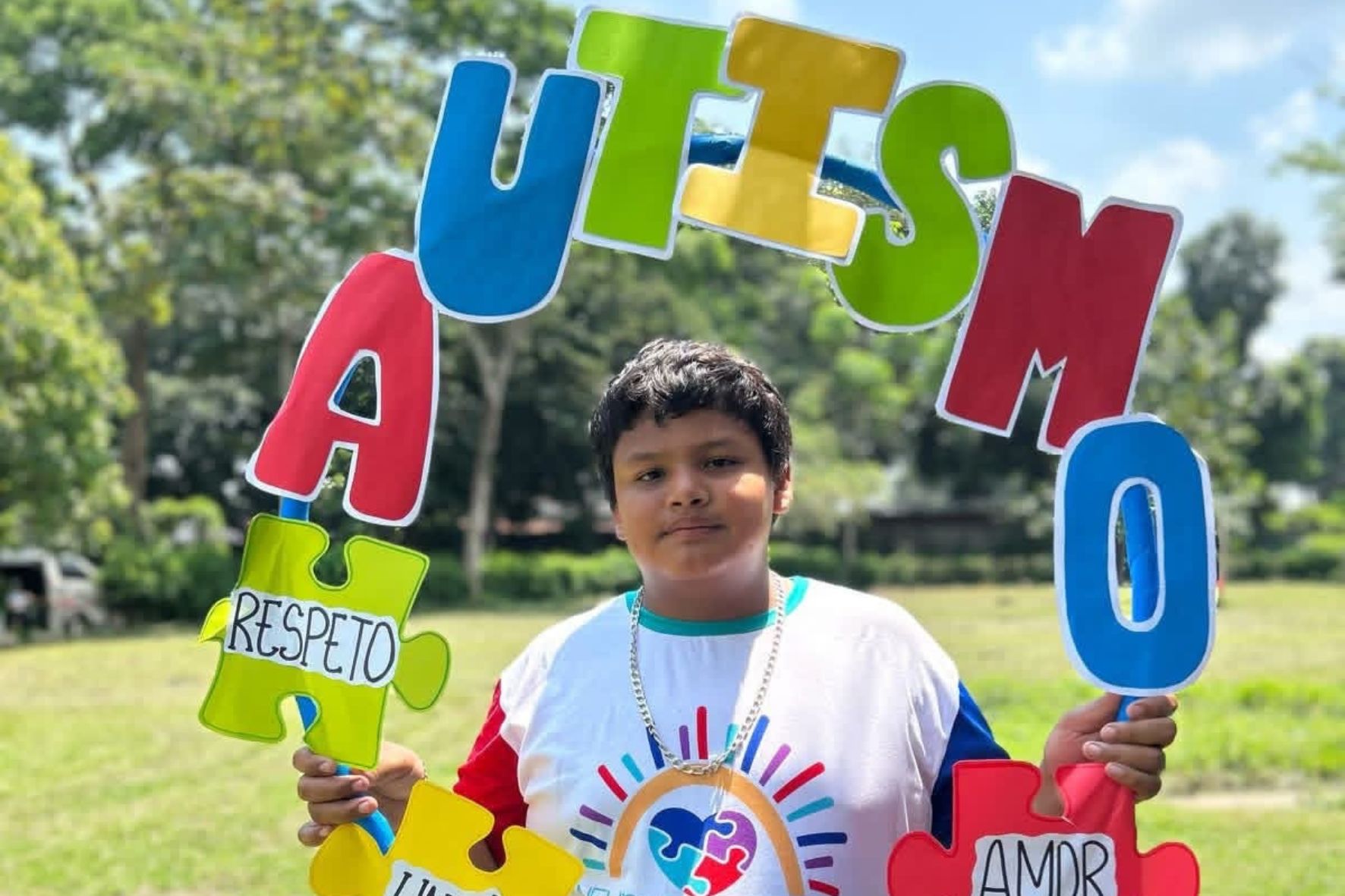 El autismo es un espectro diverso que requiere empatía y comprensión social para eliminar las barreras que enfrentan las familias. (Foto: Lesly Buch / AUN)