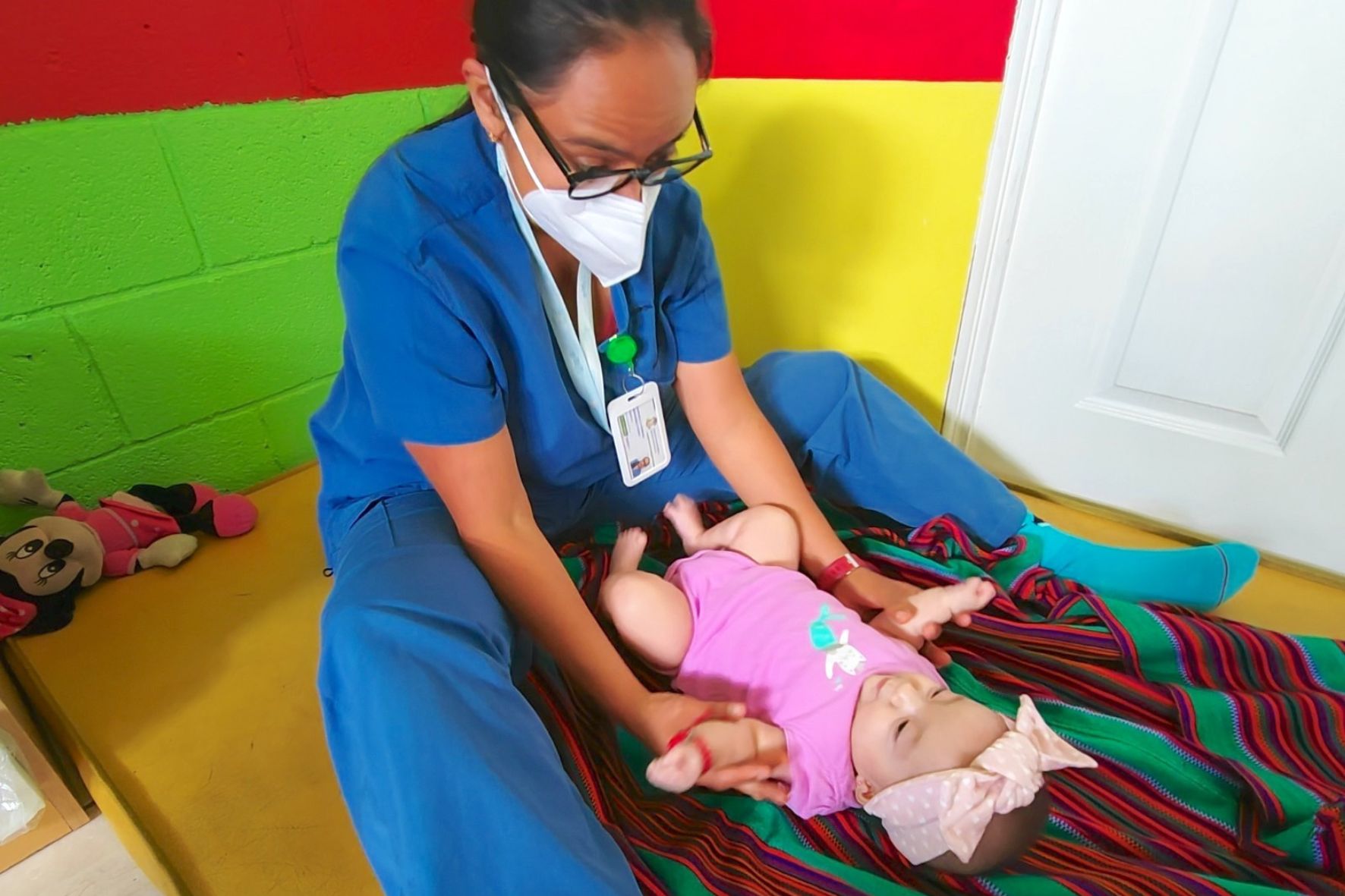 La estimulación temprana es vital para el desarrollo infantil integral. (Foto: IGSS / AUN)