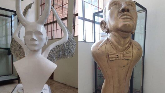 Las obras del artista Roberto Sol utilizan e-waste para denunciar el daño ambiental y promover la conservación de la naturaleza en Guatemala. (Foto: Izabel López / AUN)