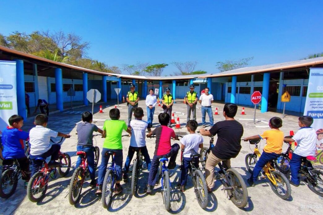 La Dirección General de Protección y Seguridad Vial fortalece la educación vial en Guatemala mediante charlas estratégicas para estudiantes. (Foto: PROVIAL / AUN)