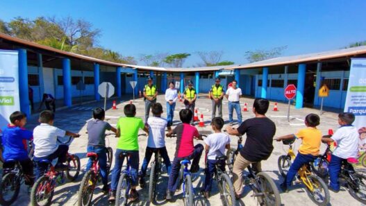La Dirección General de Protección y Seguridad Vial fortalece la educación vial en Guatemala mediante charlas estratégicas para estudiantes. (Foto: PROVIAL / AUN)