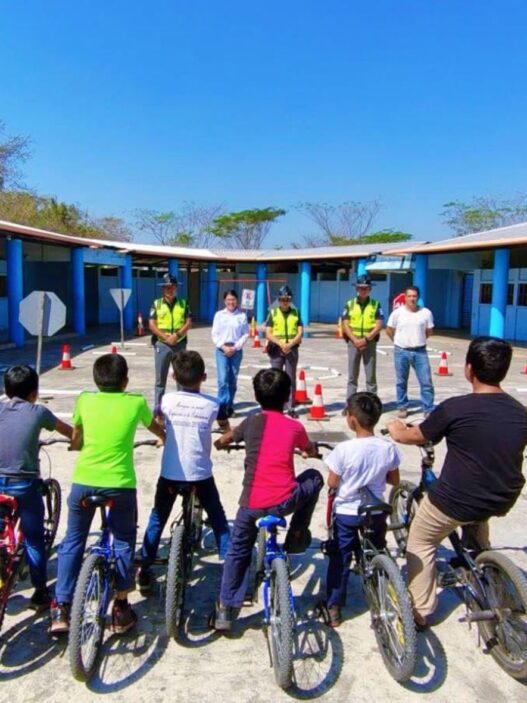 La Dirección General de Protección y Seguridad Vial fortalece la educación vial en Guatemala mediante charlas estratégicas para estudiantes. (Foto: PROVIAL / AUN)
