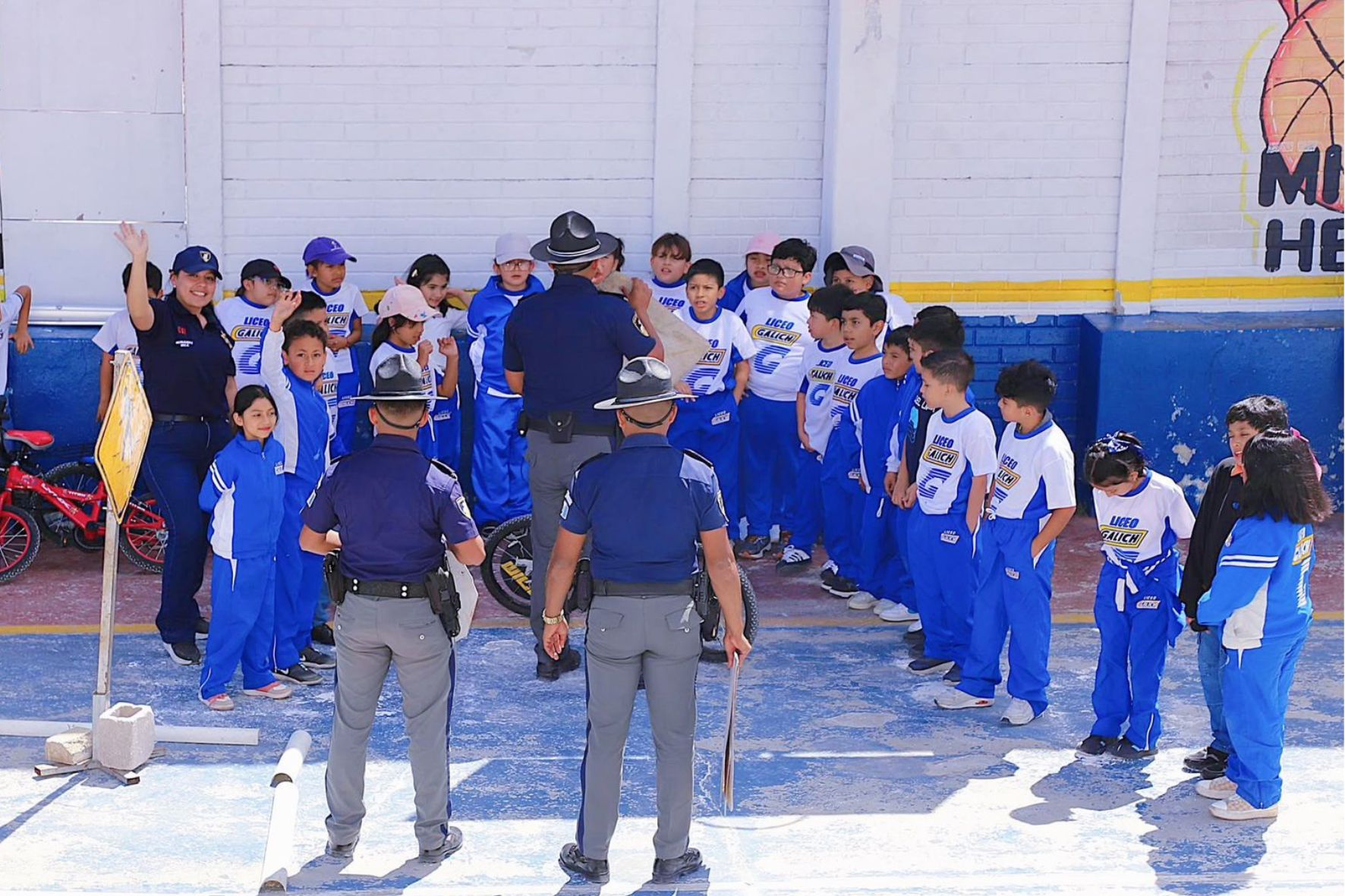 Ante el alto índice de accidentes de tránsito que involucra a jóvenes, estas capacitaciones gratuitas promueven una cultura vial responsable. (Foto: PROVIAL / AUN)