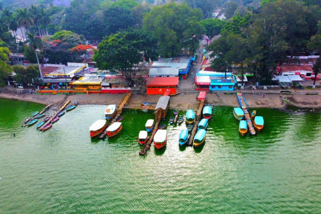 IBAGUA y la USAC proponen una solución innovadora para la descontaminación del Lago de Amatitlán mediante el Sistema Integrado de Bioregeneración. (Foto: Kélita Pérez / AUN)