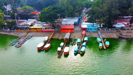 IBAGUA y la USAC proponen una solución innovadora para la descontaminación del Lago de Amatitlán mediante el Sistema Integrado de Bioregeneración. (Foto: Kélita Pérez / AUN)