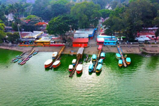 IBAGUA y la USAC proponen una solución innovadora para la descontaminación del Lago de Amatitlán mediante el Sistema Integrado de Bioregeneración. (Foto: Kélita Pérez / AUN)