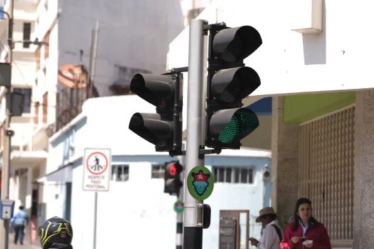 La Municipalidad de Guatemala impulsa la instalación de semáforos inteligentes en 500 intersecciones clave para reducir la congestión vehicular. (Foto: MUNIGUATE / AUN)