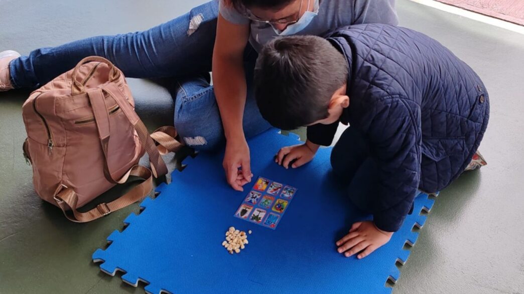 La terapia ocupacional utiliza actividades con fines terapéuticos para prevenir y mantener la salud física, mental y emocional. (Foto: IGSS / AUN)