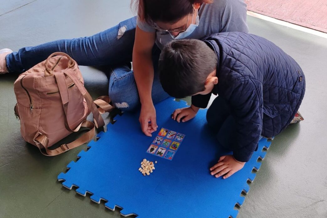 La terapia ocupacional utiliza actividades con fines terapéuticos para prevenir y mantener la salud física, mental y emocional. (Foto: IGSS / AUN)