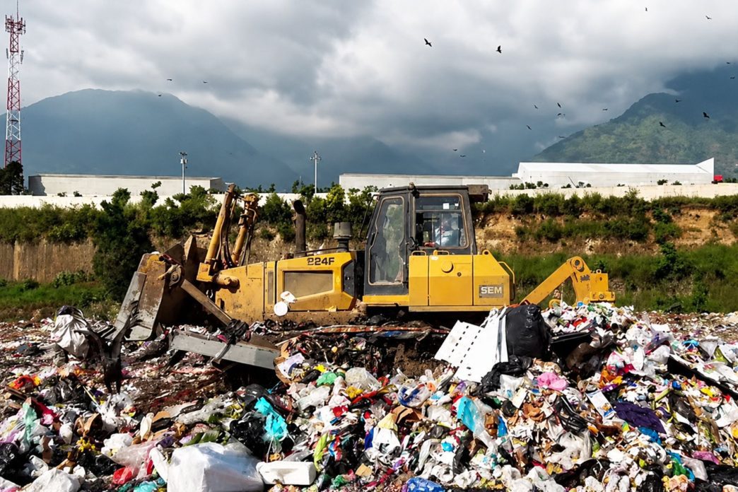 El vertedero del kilómetro 22 ha funcionado durante más de dos décadas como uno de los principales puntos de disposición final de residuos del área metropolitana. (Foto: AMSA / AUN)