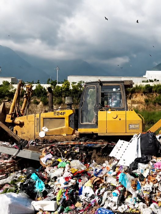 El vertedero del kilómetro 22 ha funcionado durante más de dos décadas como uno de los principales puntos de disposición final de residuos del área metropolitana. (Foto: AMSA / AUN)