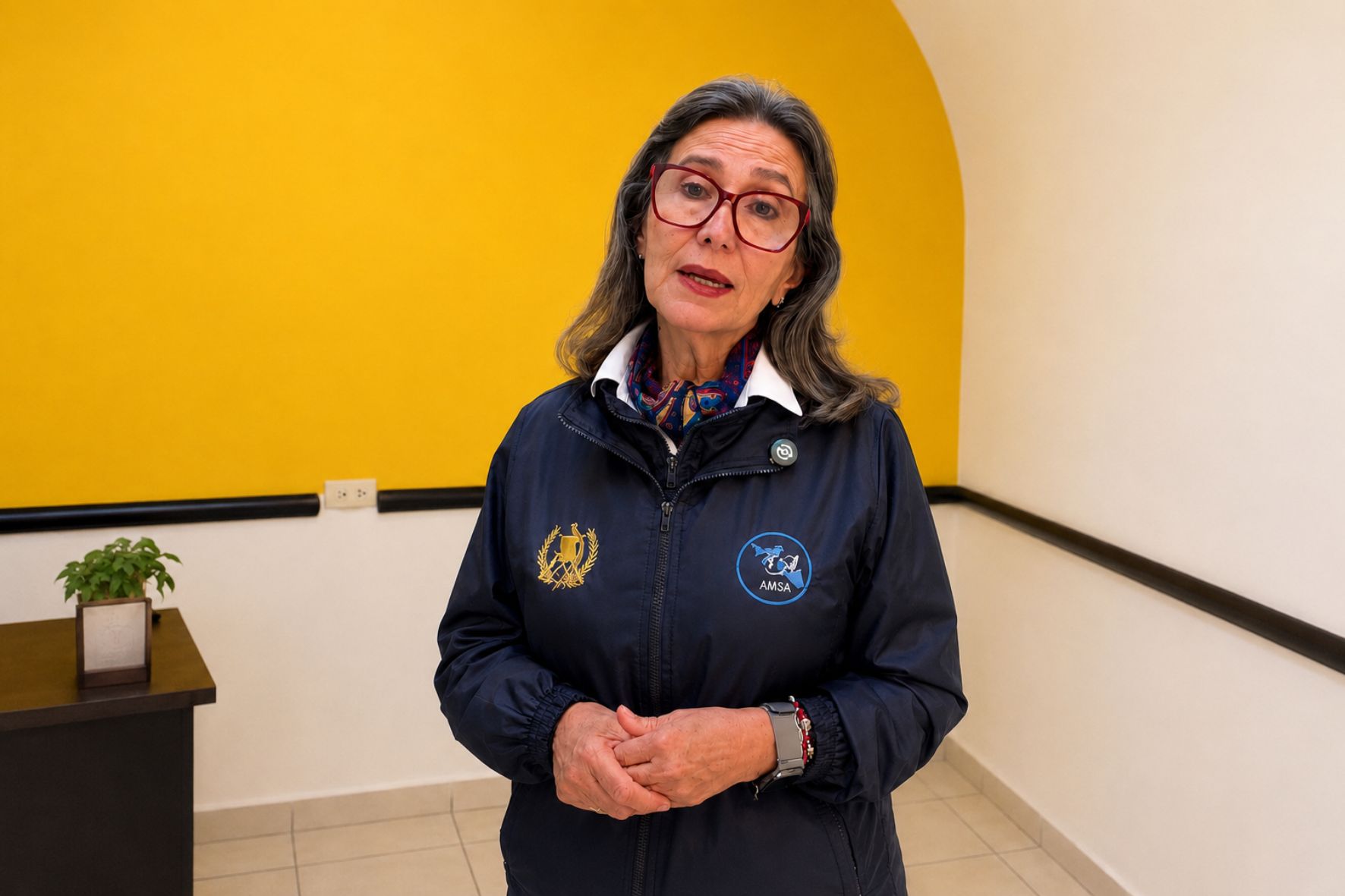 Enma Díaz, directora ejecutiva de AMSA, explica que el cierre del vertedero contempla medidas técnicas para reducir impactos ambientales. (Foto: Lesly Morales / AUN)