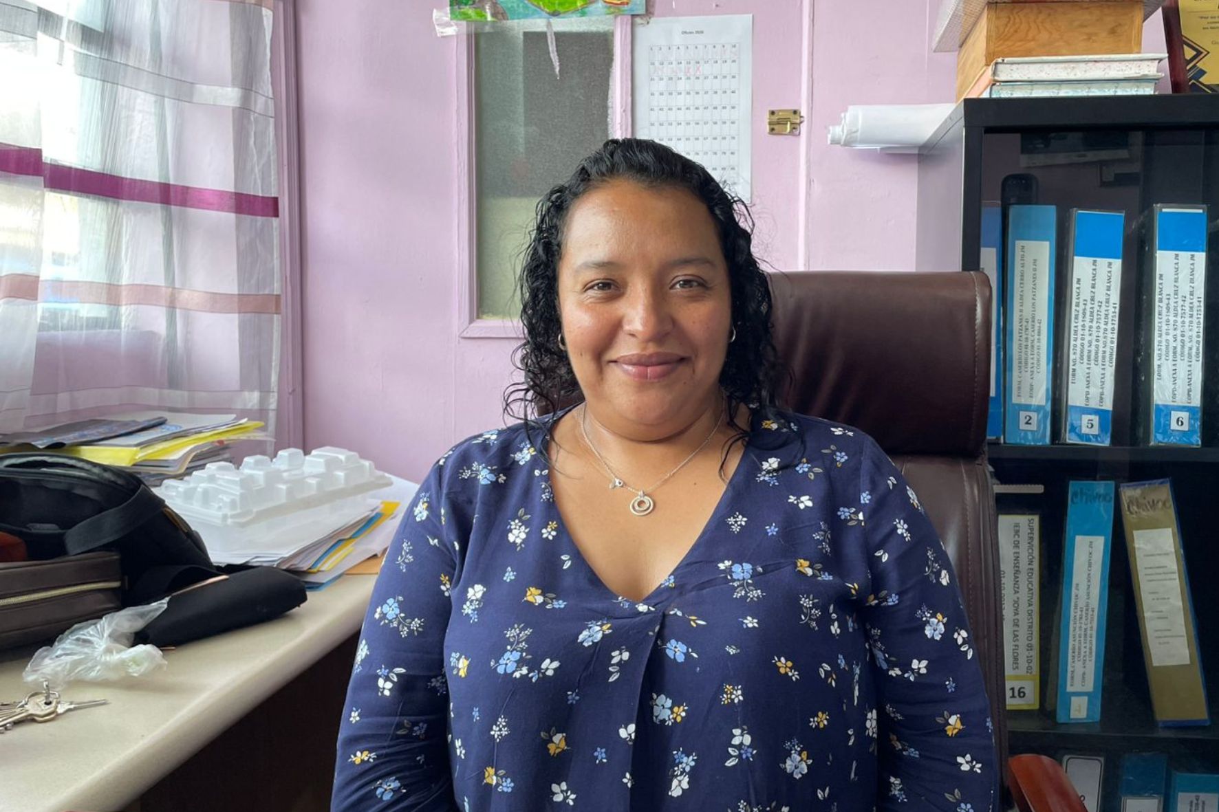 La psicóloga María Jimena Campos, señala que capacitar a docentes ayuda a la resolución de conflictos en las escuelas y garantizando un aprendizaje integral y saludable para todos los alumnos. (Foto: Arelety Yoc / Soy502)