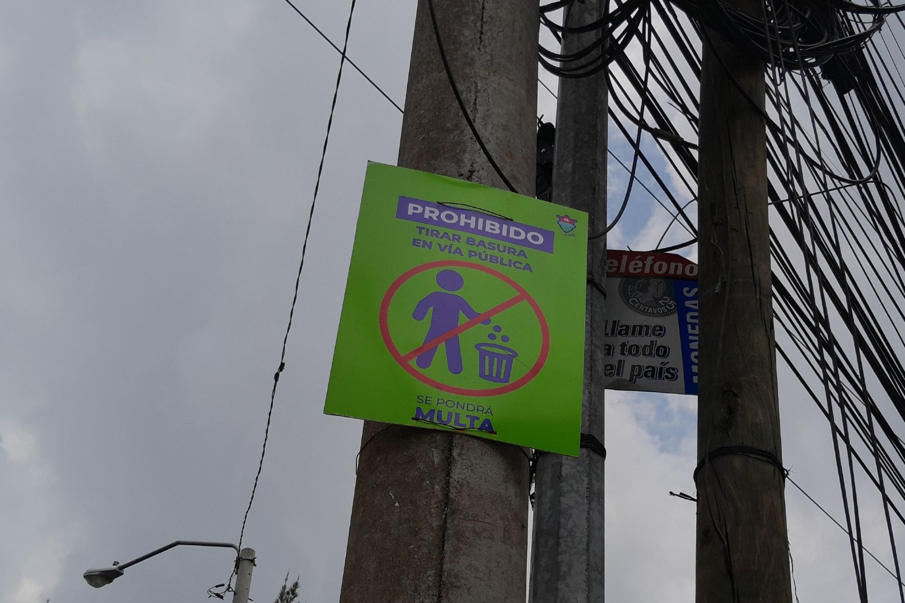 La falta de cultura ambiental en Ciudad mantiene 55 basureros clandestinos activos, especialmente en las zonas 1, 3, 7 y 18. (Foto: Jordy Jiménez / AUN)