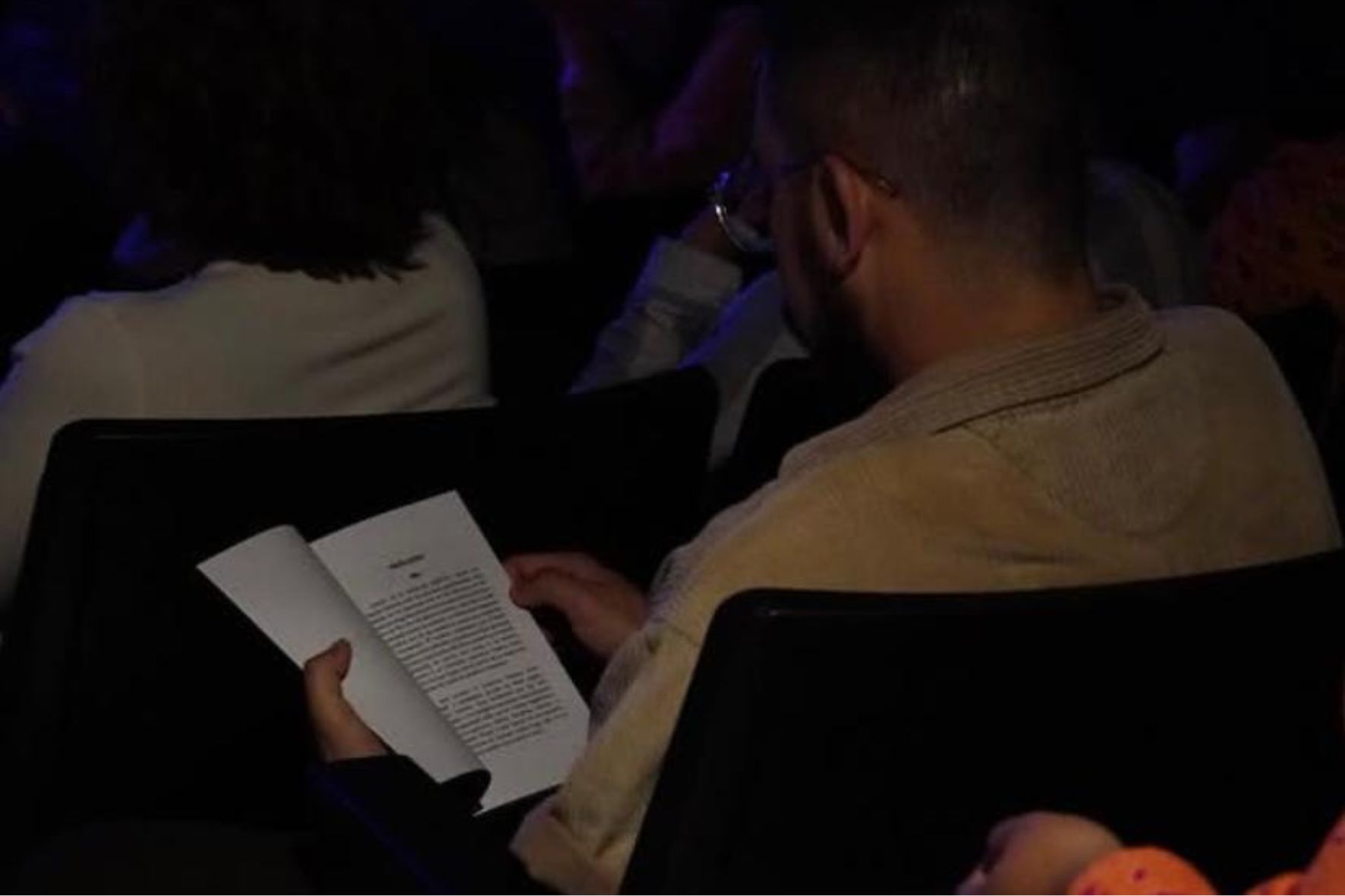 La lectura y la escritura continúan siendo herramientas de reflexión y expresión dentro de los espacios culturales. (Foto: Alisson Seijas / AUN)