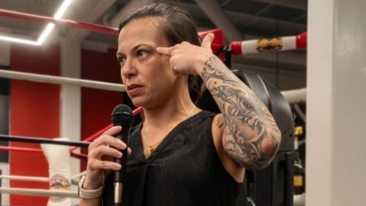 María 'La Imparable' Micheo, boxeadora guatemalteca profesional, relata su histórica trayectoria en el Madison Square Garden y los retos del boxeo femenino en Guatemala. (Foto: José Romero / AUN)
