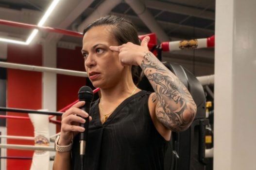 María 'La Imparable' Micheo, boxeadora guatemalteca profesional, relata su histórica trayectoria en el Madison Square Garden y los retos del boxeo femenino en Guatemala. (Foto: José Romero / AUN)
