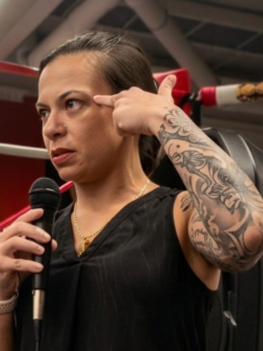 María 'La Imparable' Micheo, boxeadora guatemalteca profesional, relata su histórica trayectoria en el Madison Square Garden y los retos del boxeo femenino en Guatemala. (Foto: José Romero / AUN)