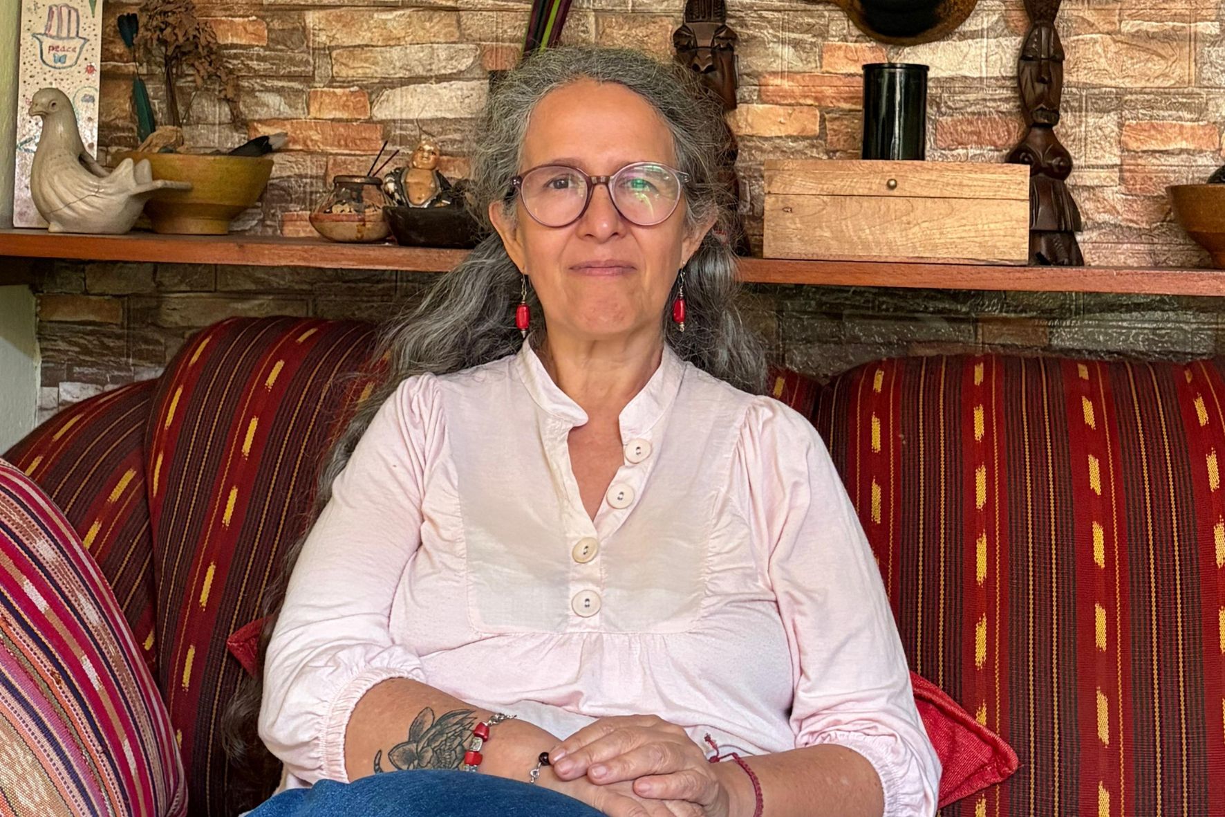 La antropóloga Yolanda Urizar, explica que en las últimas décadas ha existido una transformación en las dinámicas familiares. (Foto: Noami Váldez / AUN)