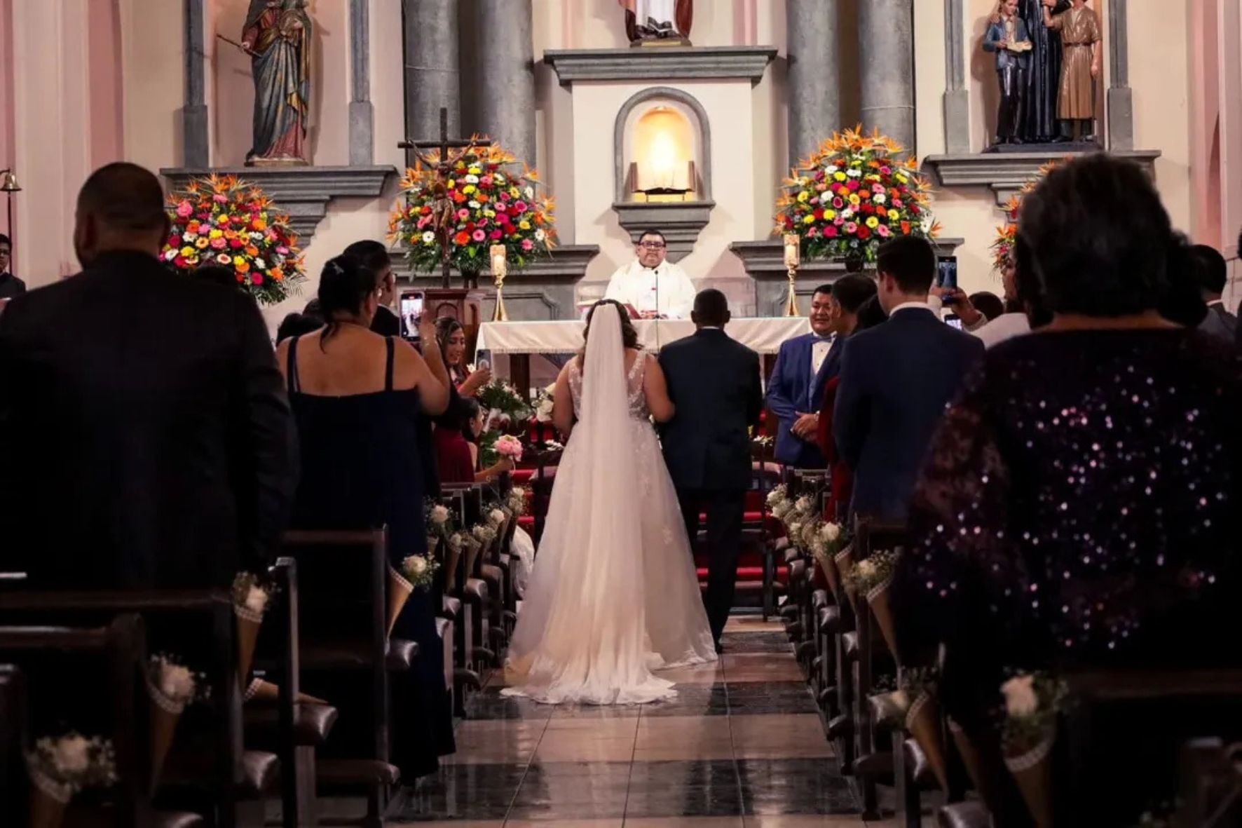 Para 2025, el número de bodas inscritas fue de 182,807, lo que refleja una disminución cercana al 10 % en comparación con los registros de 2016, cuando se contabilizaron 203,021 matrimonios. (Foto: Carlos Morales / AUN)