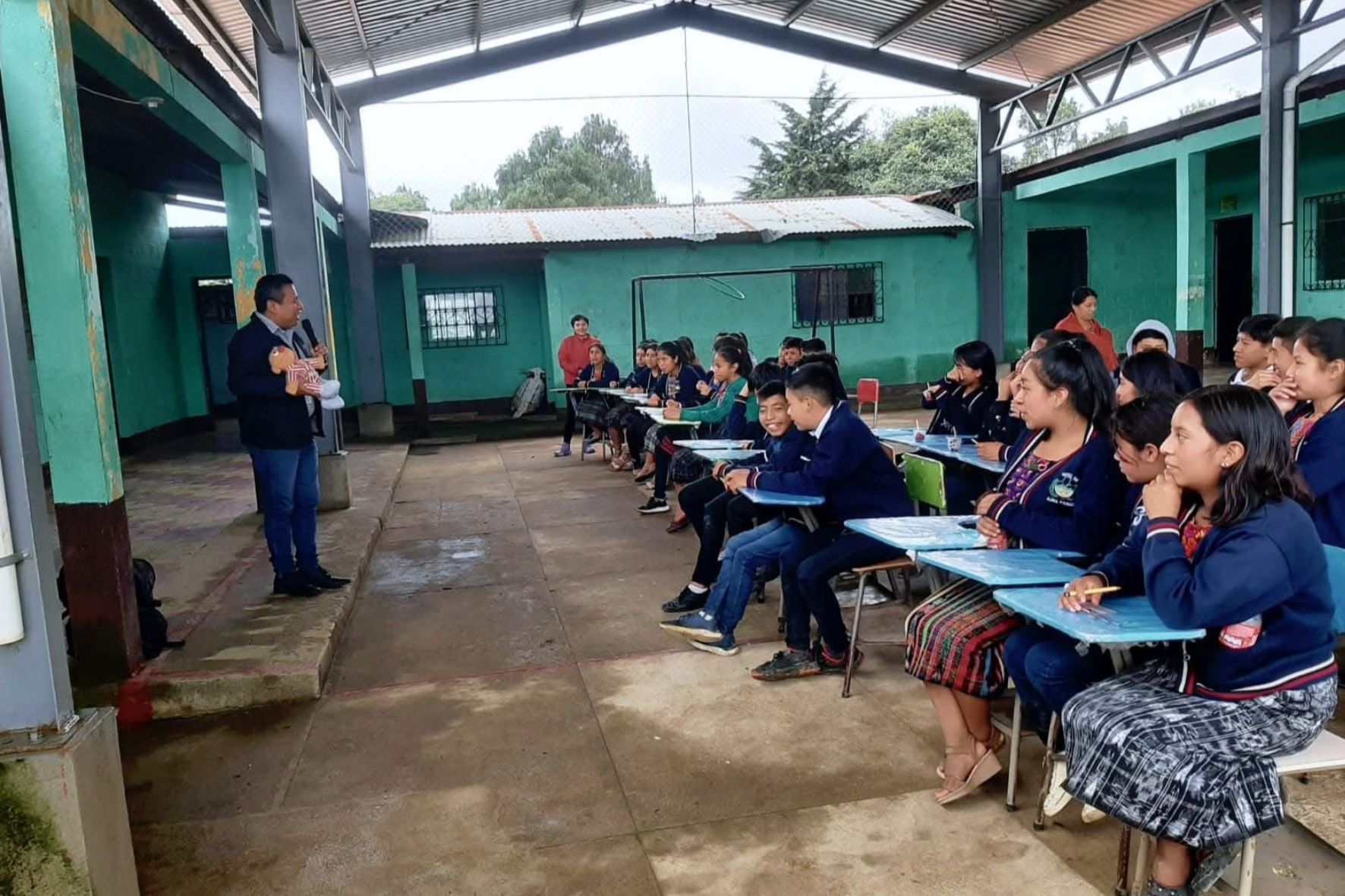 UNICEF y Fundación Sobrevivientes impulsan charlas de prevención y educación en derechos humanos para fortalecer las redes de protección. (Foto: UNICEF / AUN)