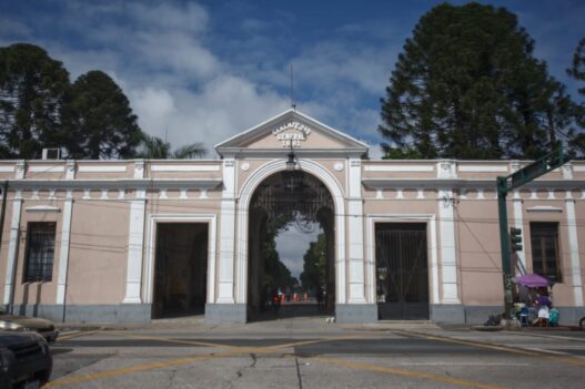 Las autoridades enfatizan la importancia de cumplir el Acuerdo Gubernativo 215-2021 y el Código de Salud para el correcto manejo de cadáveres en Guatemala. (Foto: AGN / AUN)