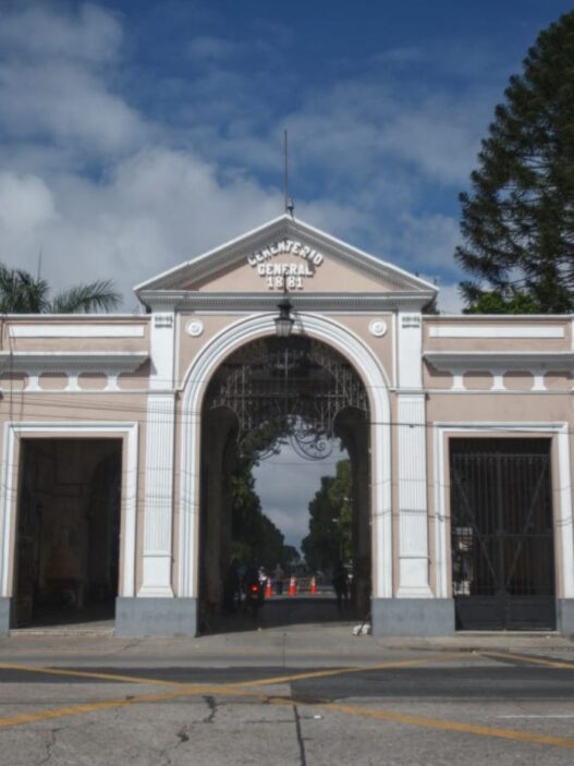Las autoridades enfatizan la importancia de cumplir el Acuerdo Gubernativo 215-2021 y el Código de Salud para el correcto manejo de cadáveres en Guatemala. (Foto: AGN / AUN)