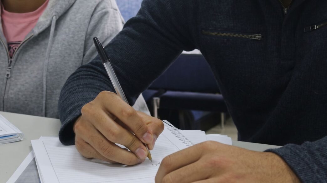 Los recientes resultados de las pruebas de graduandos del MINEDUC revelan una persistente crisis en la calidad educativa de Guatemala. (Foto: MINEDUC / AUN)