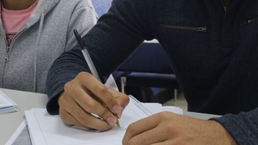Los recientes resultados de las pruebas de graduandos del MINEDUC revelan una persistente crisis en la calidad educativa de Guatemala. (Foto: MINEDUC / AUN)