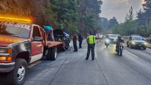 Provial reporta que los accidentes de tránsito en Guatemala aumentan cuando el pavimento está mojado en las carreteras. (Foto: PROVIAL / AUN)