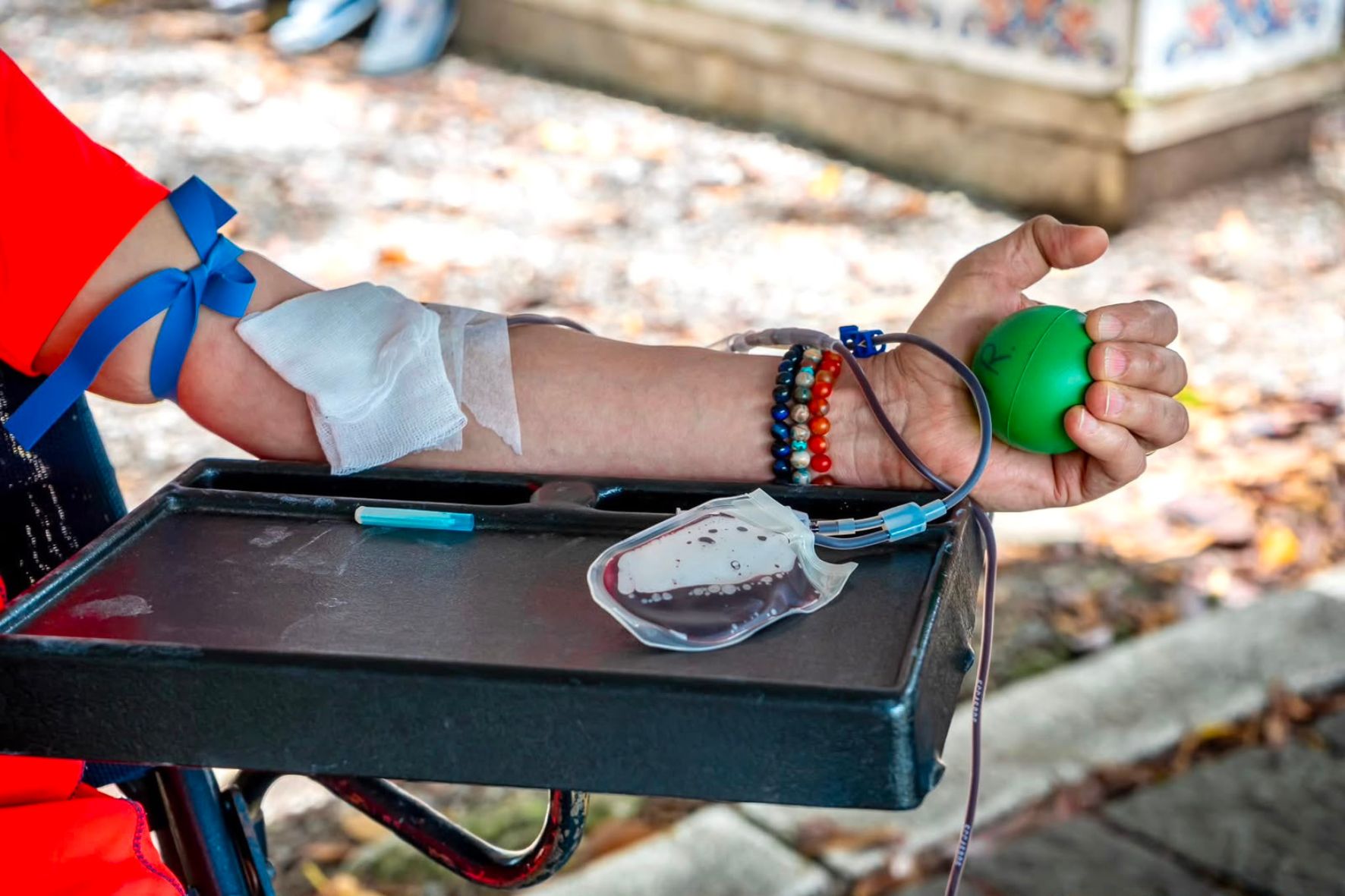 Expertos del IGSS y el Hospital Roosevelt desmienten mitos comunes sobre tatuajes o variaciones de peso como obstáculos para donar sangre. (Foto: Cruz Roja / AUN)