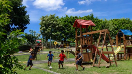 Los parques representan una alternativa para rescatar dinámicas recreativas que durante generaciones formaron parte de la infancia guatemalteca. (Foto: Jordy Jiménez / AUN)