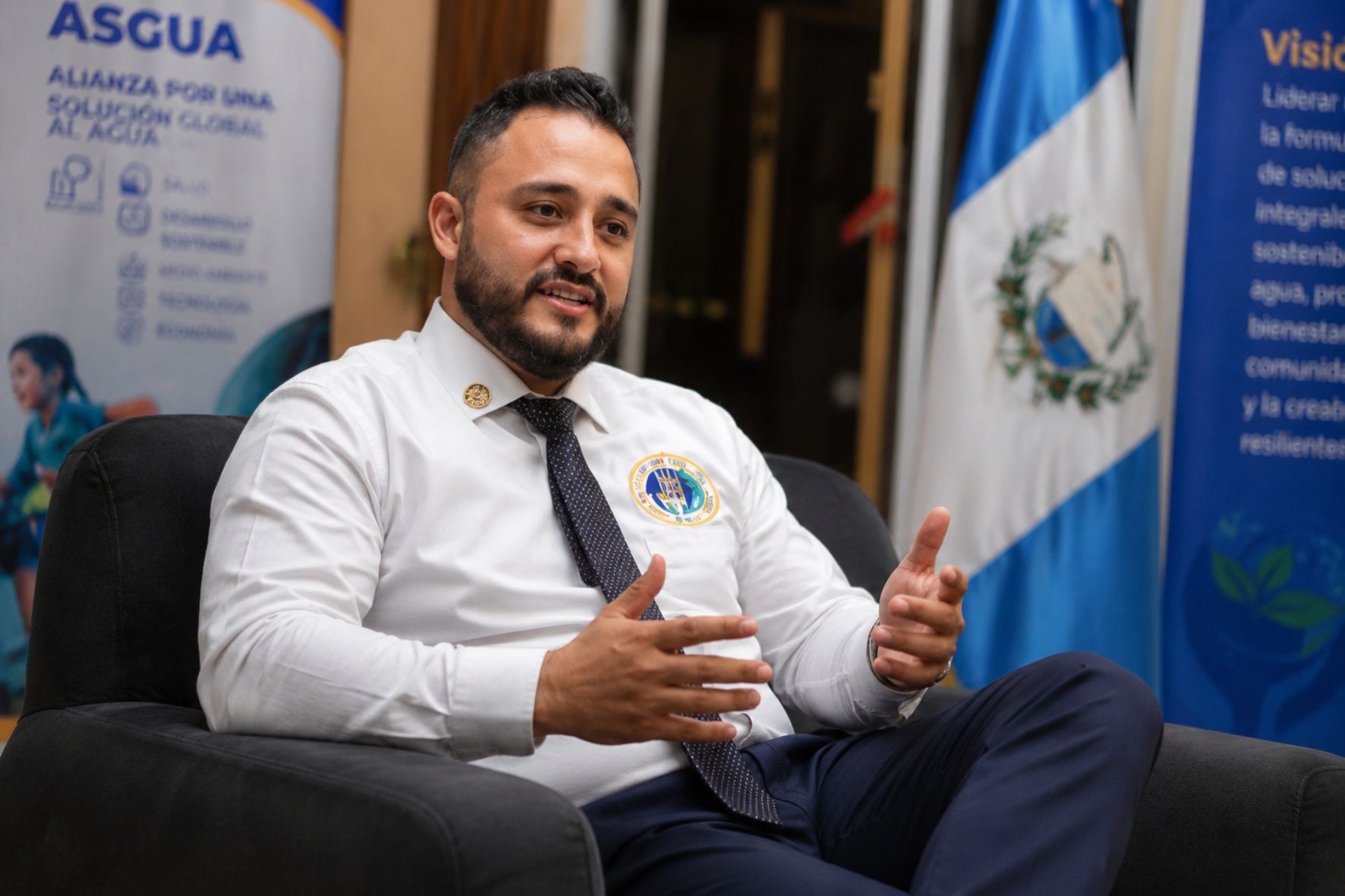 Ronny Díaz, vicepresidente de la Asociación Nacional de Sordos de Guatemala (ANSGUA), señala que la falta de intérpretes continúa limitando la comunicación independiente de las personas. (Foto: Lesly Morales / AUN)