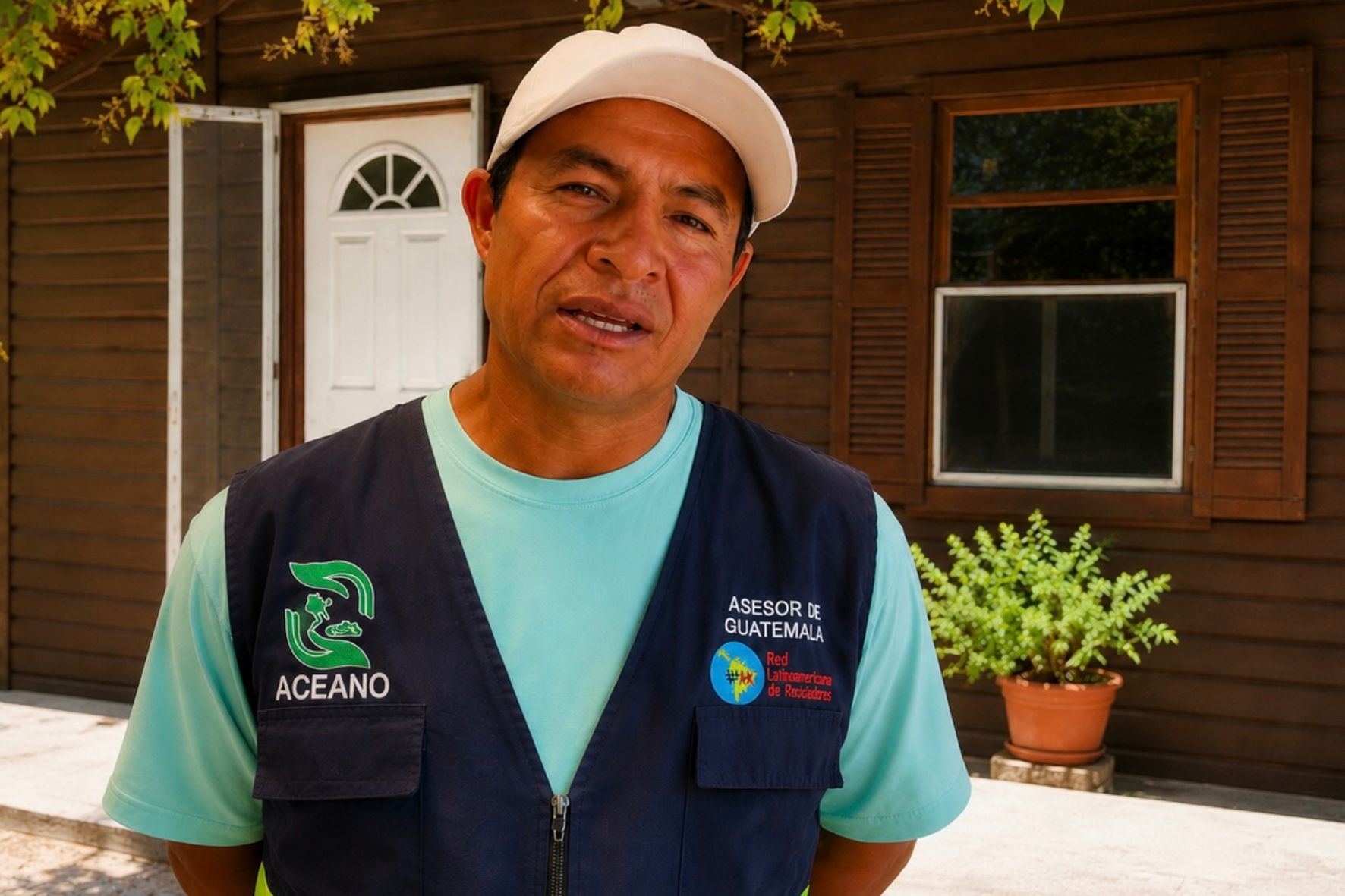 Carlos Alfredo Soto, representante de recicladores del vertedero del kilómetro 22, señaló que varias familias dependen económicamente de las actividades de reciclaje. (Foto: Lesly Morales / AUN)