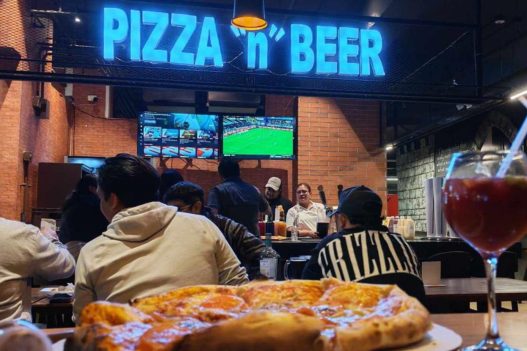 El Mundial generará un fuerte impacto económico en Guatemala, con una expectativa de alza en ventas del 35 % en sectores clave como restaurantes, sport bars y retail. (Foto: Carlos Morales / AUN)