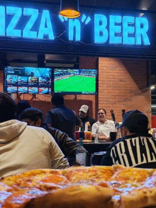 El Mundial generará un fuerte impacto económico en Guatemala, con una expectativa de alza en ventas del 35 % en sectores clave como restaurantes, sport bars y retail. (Foto: Carlos Morales / AUN)