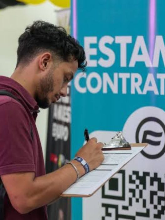 Cambiar de empleo no debe ser una reacción impulsiva para huir de un problema, sino una decisión estratégica orientada al crecimiento profesional. (Foto: Mintrab / AUN)
