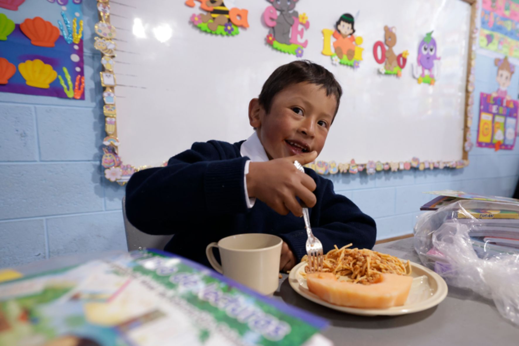 Una evaluación nutricional llevada a cabo por el Ministerio de Educación permite identificar las necesidades de los estudiantes, asegurando que cada niño reciba la atención adecuada para su desarrollo. (Foto AGN / AUN)