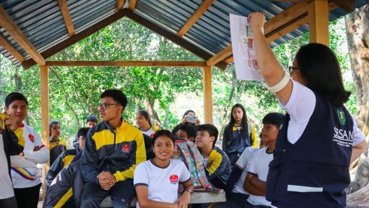 Las metodologías educativas actuales combinan actividades prácticas con el uso de herramientas digitales para fortalecer el aprendizaje de los jóvenes. (Foto: Gobierno de Guatemala / AUN)