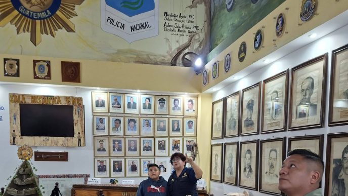 La Sala Histórica de la Policía Nacional Civil invita a la ciudadanía a explorar su colección de 367 piezas en la zona 1. (Foto: PCN / AUN)