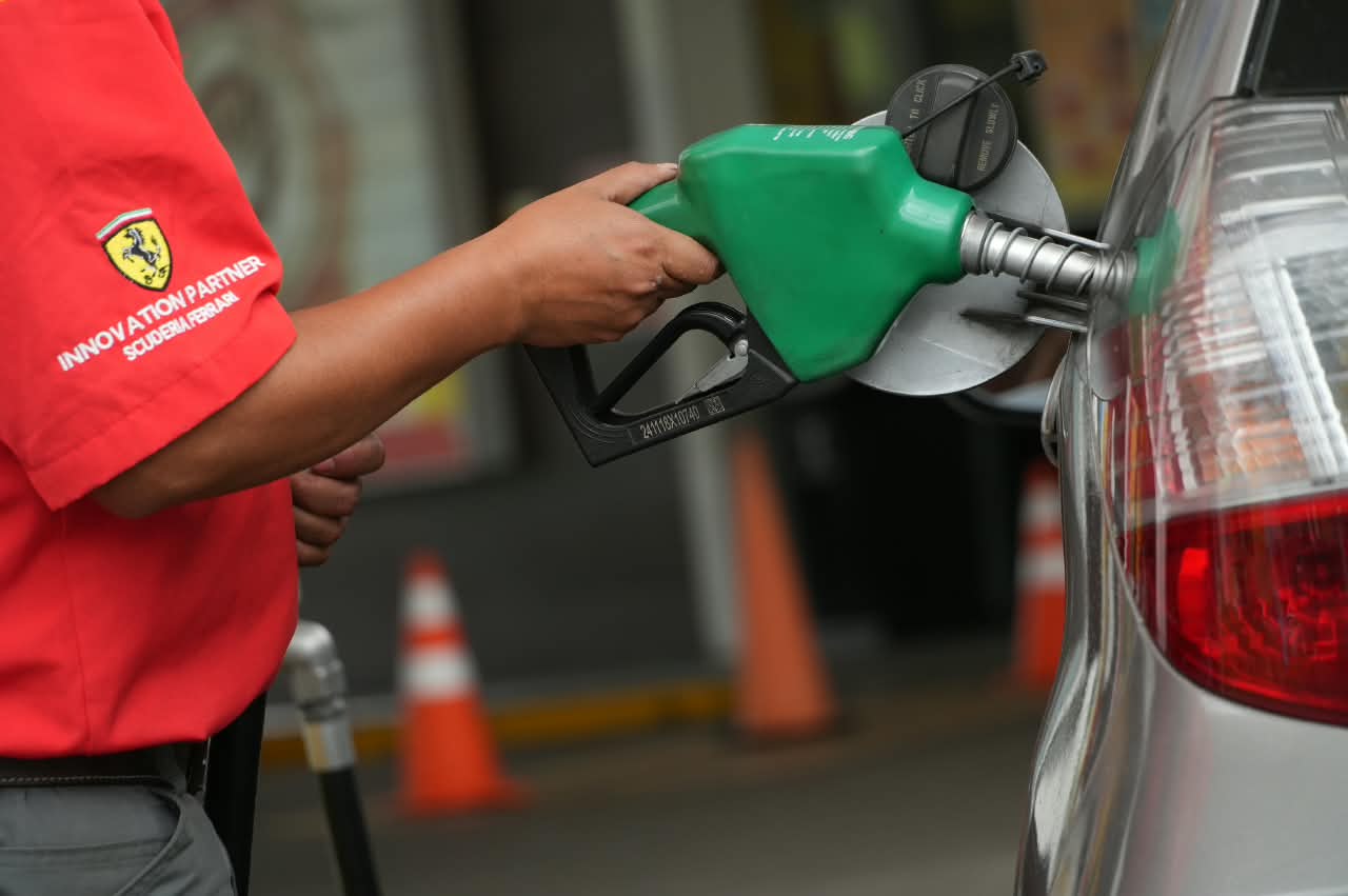 Representantes de motoristas cuestionan la implementación de la mezcla y advierten sobre posibles problemas de compatibilidad, mantenimiento y costos adicionales en algunos vehículos y motocicletas. (Foto: MEM / AUN)