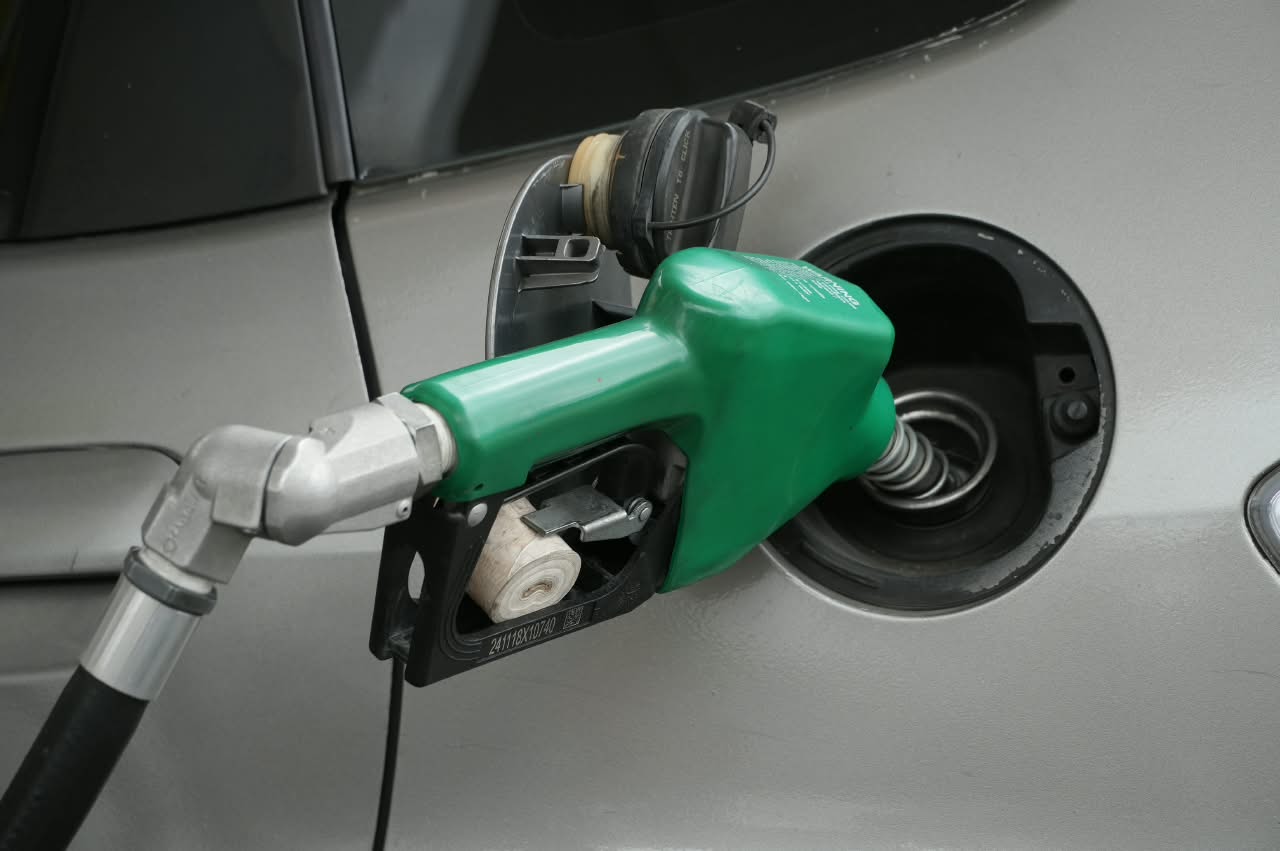 La mezcla E10 estará compuesta por 90 % de gasolina y 10 % de etanol, componente que no estará sujeto al Impuesto a la Distribución de Petróleo y que podría contribuir a reducir el precio por galón. (Foto: MEM / AUN)