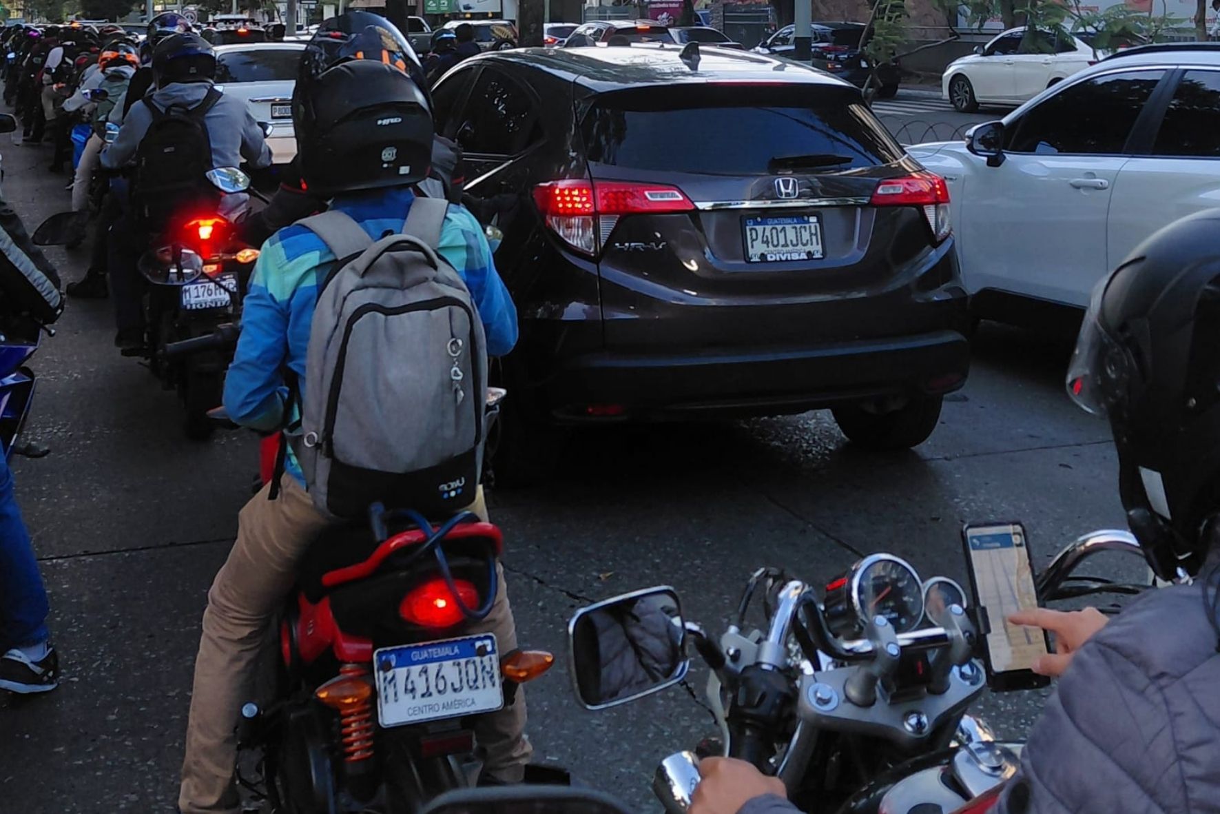 La PMT recomienda utilizar rutas alternas durante las horas de mayor congestionamiento, especialmente entre las 6:30 y 8:30 horas y de 16:00 a 19:00 horas. (Foto: Scarlet Solís / AUN)