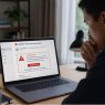 El hackeo de cuentas, la suplantación de identidad y las estafas electrónicas figuran entre las modalidades de ciberdelito identificadas con mayor frecuencia en Guatemala. (Foto: GEMINI / AUN)